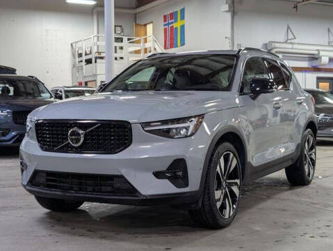 2025 Volvo XC40 B5 Plus Dark Theme
