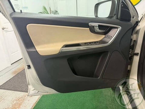 2013 Volvo XC60 T6 R-Design Platinum