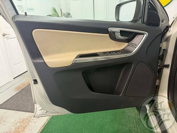 2013 Volvo XC60 T6 R-Design Platinum