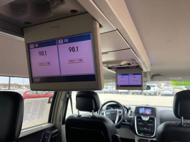 2012 Chrysler Town and Country Touring-L