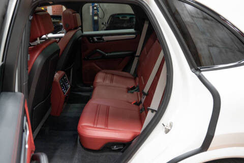 2022 Porsche Cayenne Platinum Edition