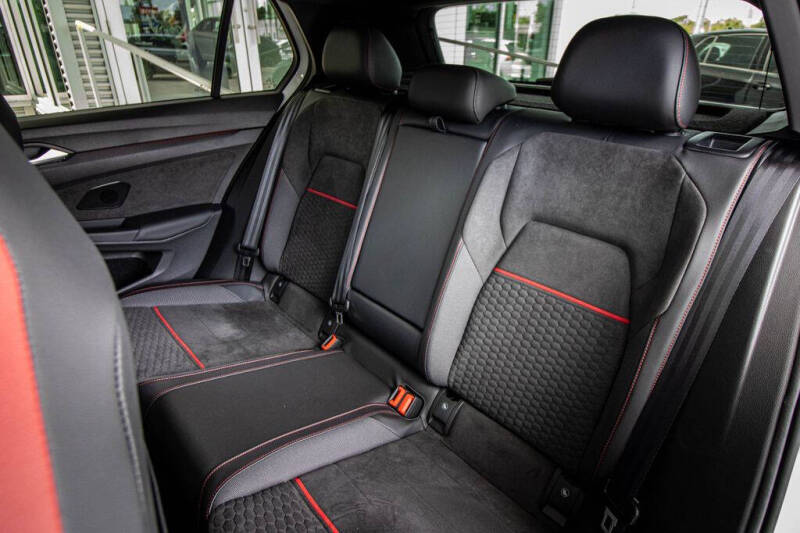 2025 Volkswagen Golf GTI SE