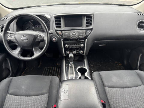 2019 Nissan Pathfinder SV