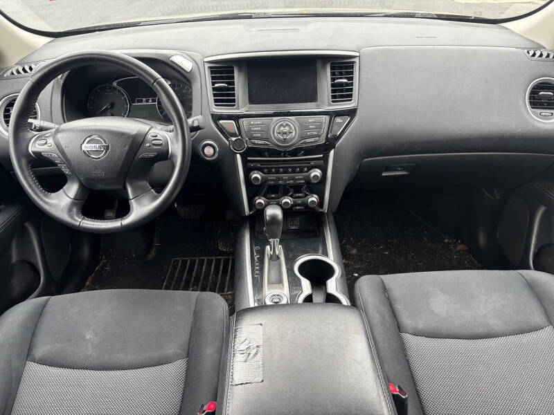 2019 Nissan Pathfinder SV