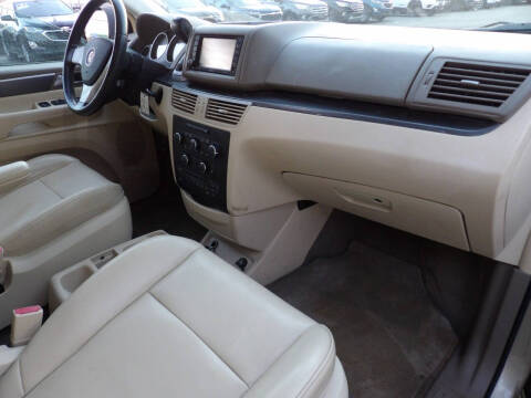 2010 Volkswagen Routan SE