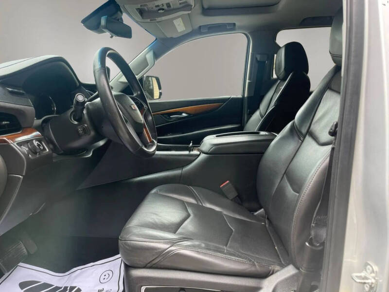 2018 Cadillac Escalade Luxury