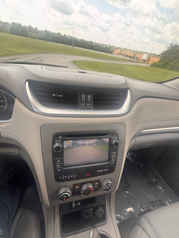 Used 2015 Chevrolet Traverse LS with VIN 1GNKRFKD2FJ345574 for sale in Kansas City