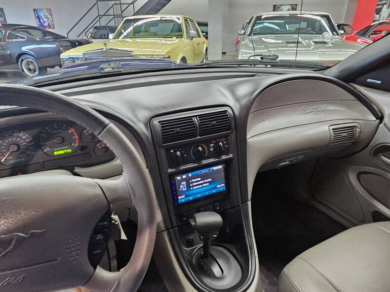 2004 Ford Mustang GT Deluxe