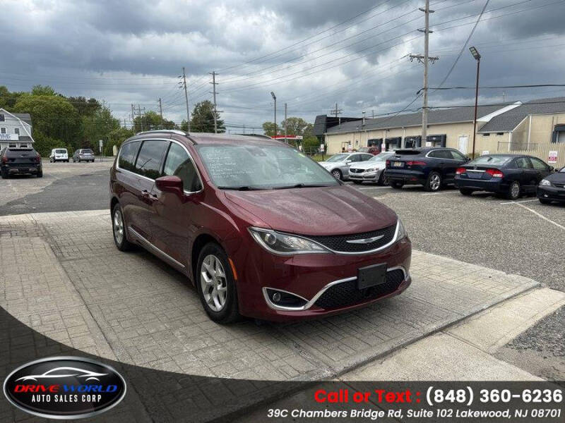 2017 Chrysler Pacifica Touring-L Plus
