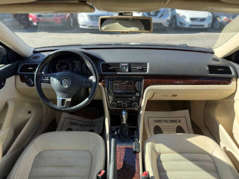 2012 Volkswagen Passat SEL Premium PZEV