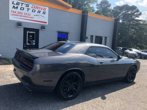 2017 Dodge Challenger R/T Shaker