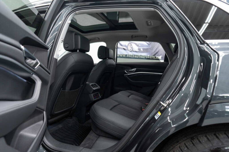 2021 Audi e-tron quattro Premium Plus