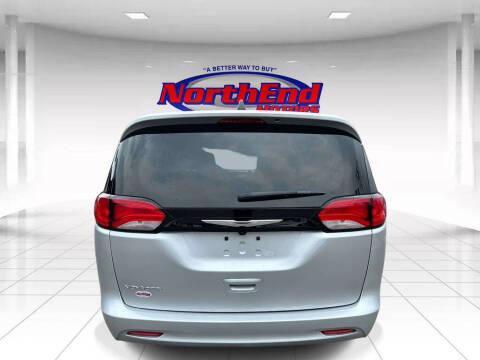 2023 Chrysler Voyager LX