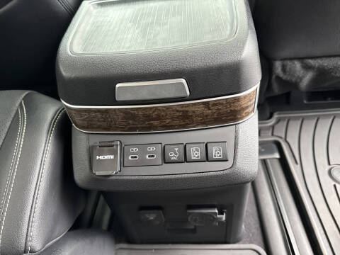 2025 Toyota Sienna Platinum 7-Passenger