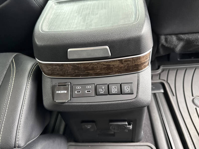 2025 Toyota Sienna Platinum 7-Passenger