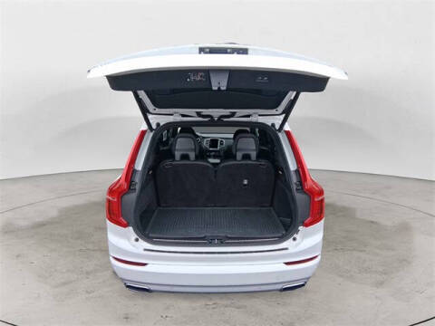 2020 Volvo XC90 T6 Momentum 6-Passenger