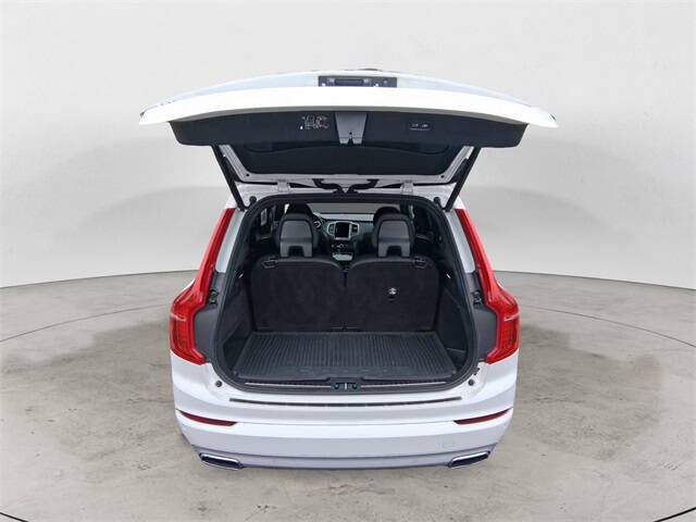 2020 Volvo XC90 T6 Momentum 6-Passenger