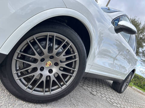 2017 Porsche Cayenne Platinum Edition