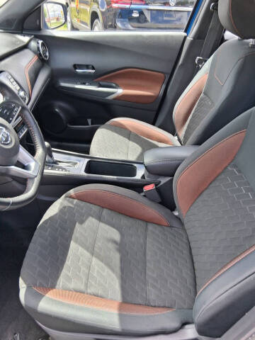 2021 Nissan Kicks SR