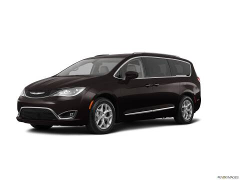 2017 Chrysler Pacifica for sale at BORGMAN OF HOLLAND LLC in Holland MI