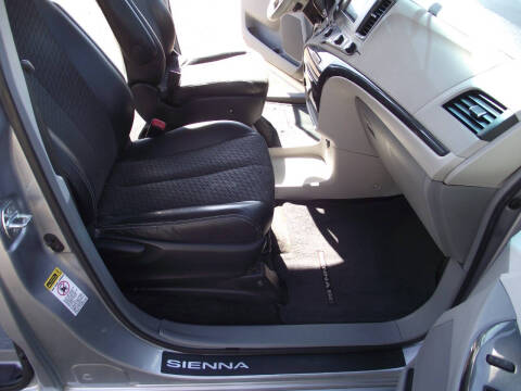 2011 Toyota Sienna SE 8-Passenger