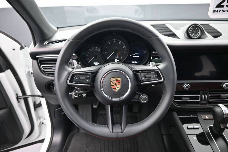 2025 Porsche Macan