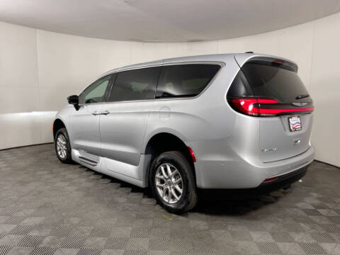 2024 Chrysler Pacifica Touring L