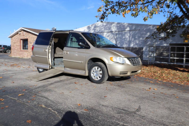 2005 Chrysler Town & Country Touring