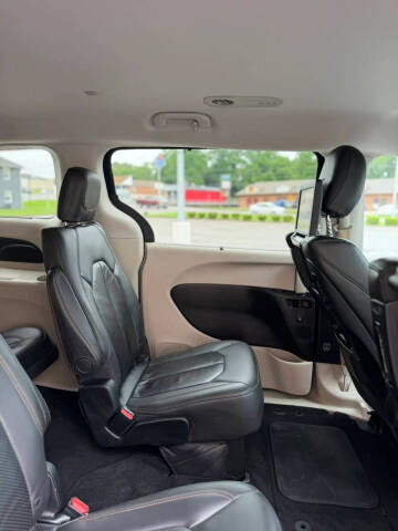 2017 Chrysler Pacifica Touring-L Plus
