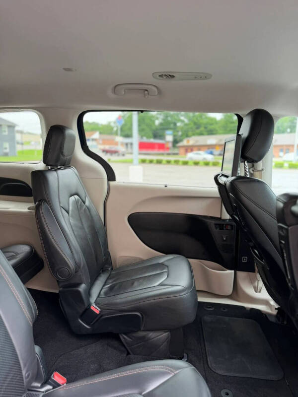 2017 Chrysler Pacifica Touring-L Plus