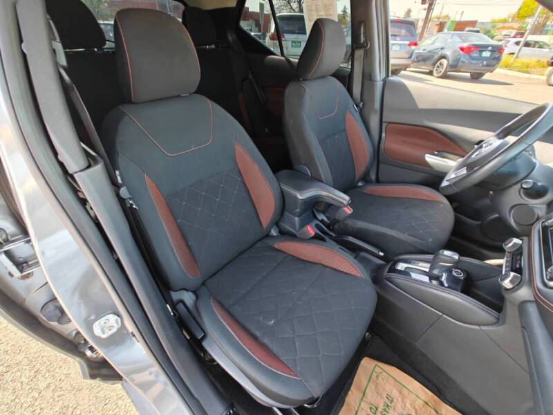 2020 Nissan Kicks SR