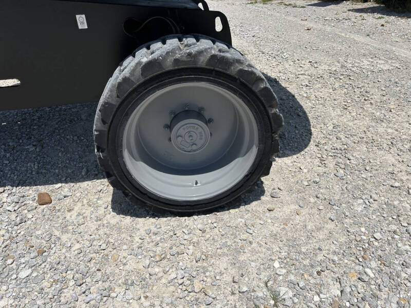 2017 Genie 65' Manlift