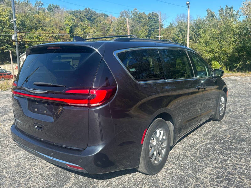 2021 Chrysler Pacifica Touring photo 8