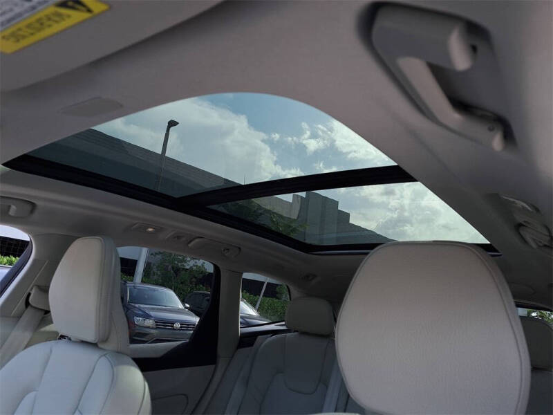 2022 Volvo XC60 Recharge T8 Inscription Expression