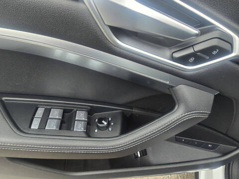 2019 Audi e-tron quattro Premium Plus