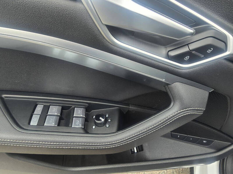 2019 Audi e-tron quattro Premium Plus