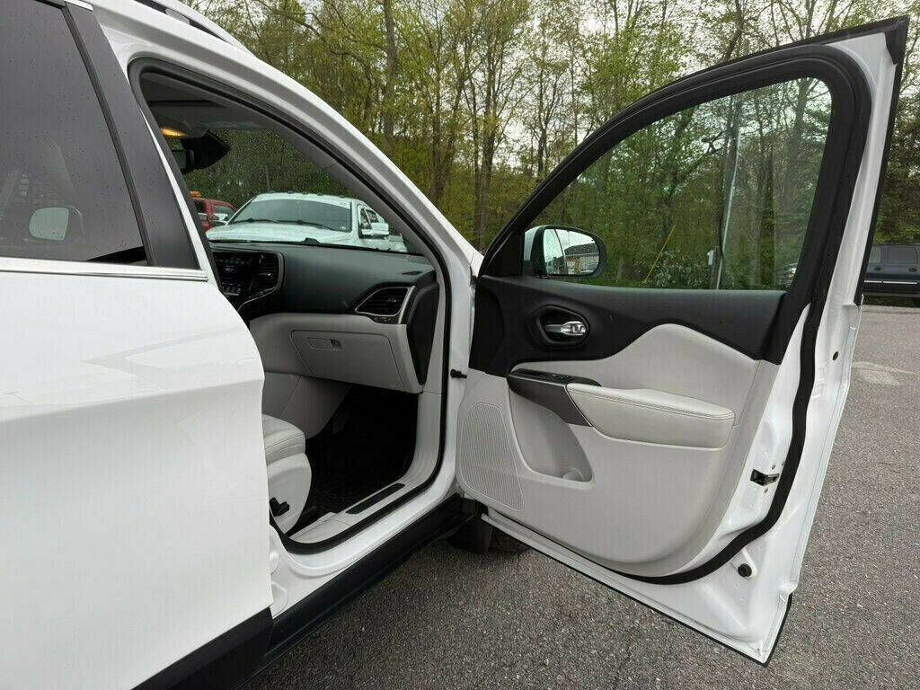 2019 Jeep Cherokee 52