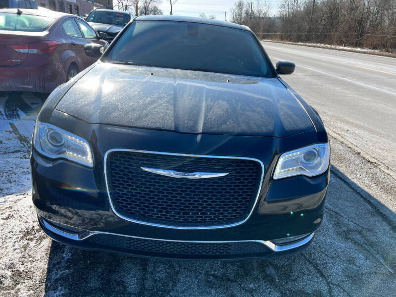 2019 Chrysler 300 for sale at NORTH CHICAGO MOTORS INC in North Chicago IL