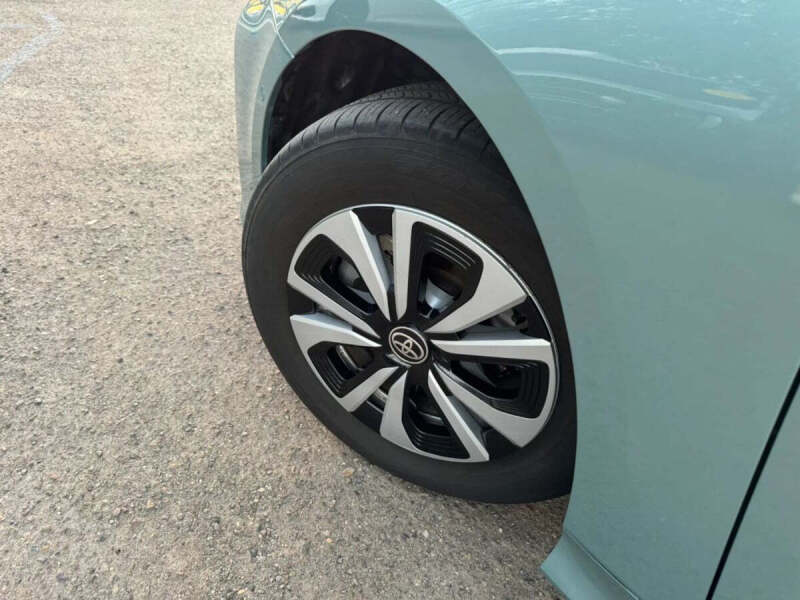 2021 Toyota Prius LE