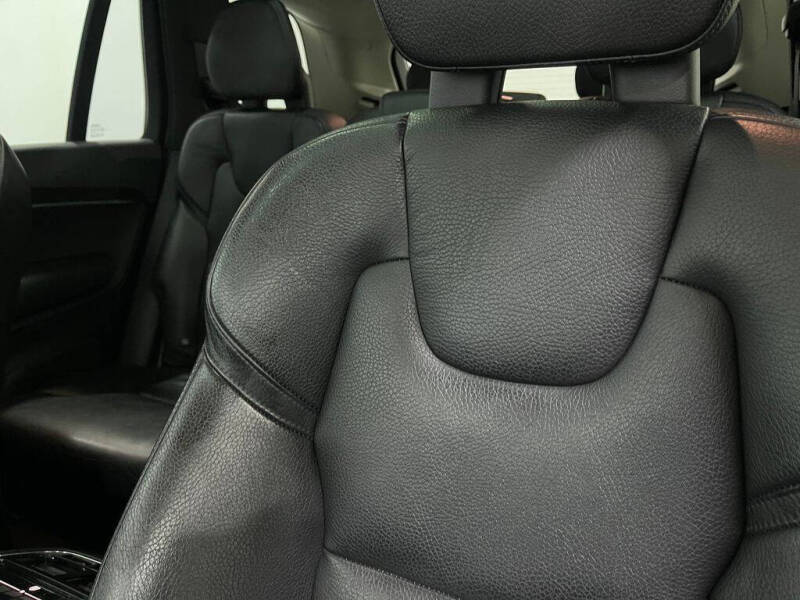 2018 Volvo XC90 T6 Momentum