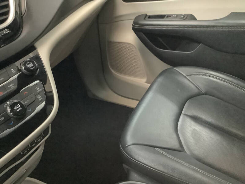 2022 Chrysler Pacifica Touring L