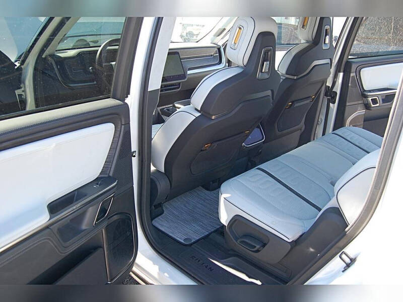 2023 Rivian R1S Adventure