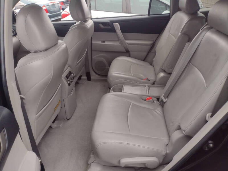 2010 Toyota Highlander SE photo 13