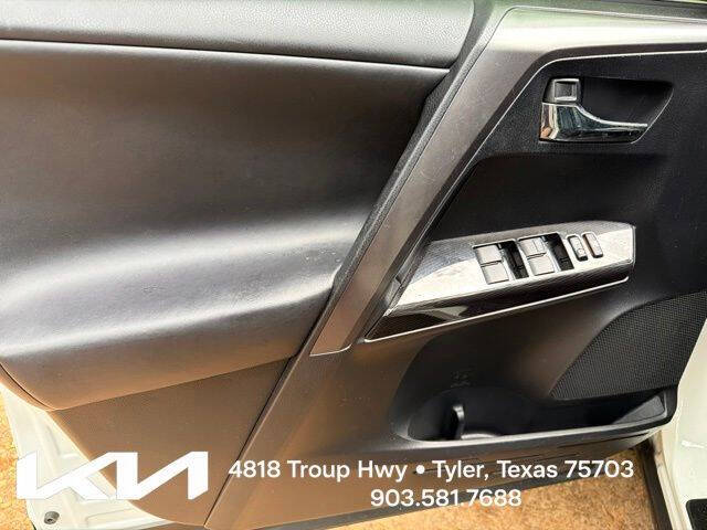 2017 Toyota RAV4 SE