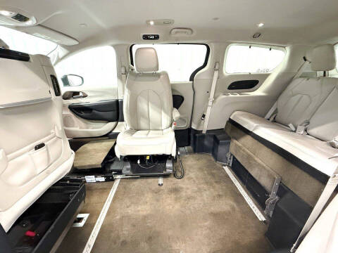 2017 Chrysler Pacifica Touring-L Plus