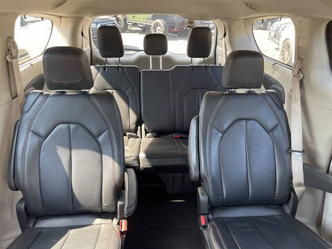 2017 Chrysler Pacifica Touring-L