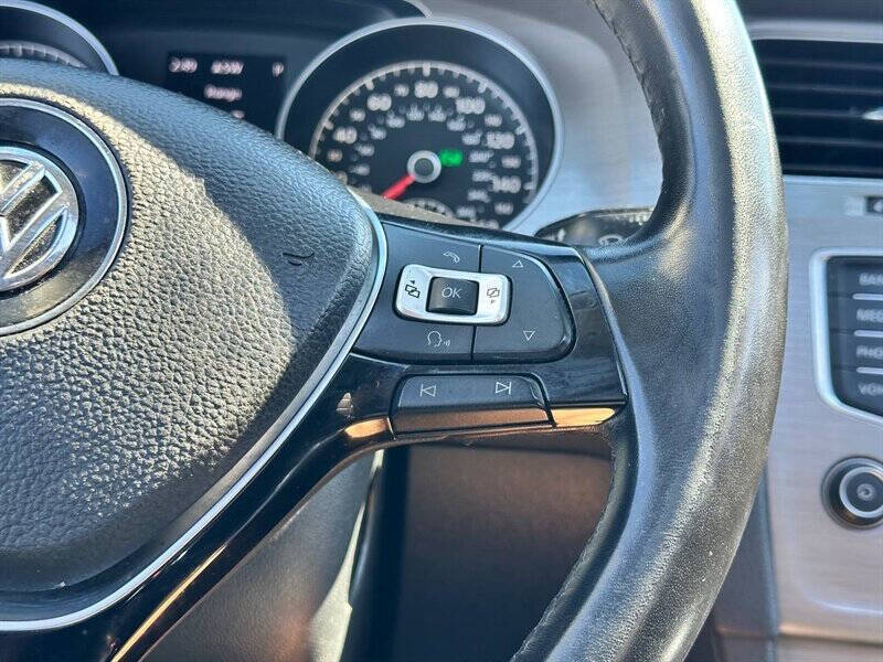 2017 Volkswagen Golf TSI SE