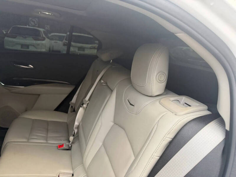 2022 Cadillac XT4 Premium Luxury