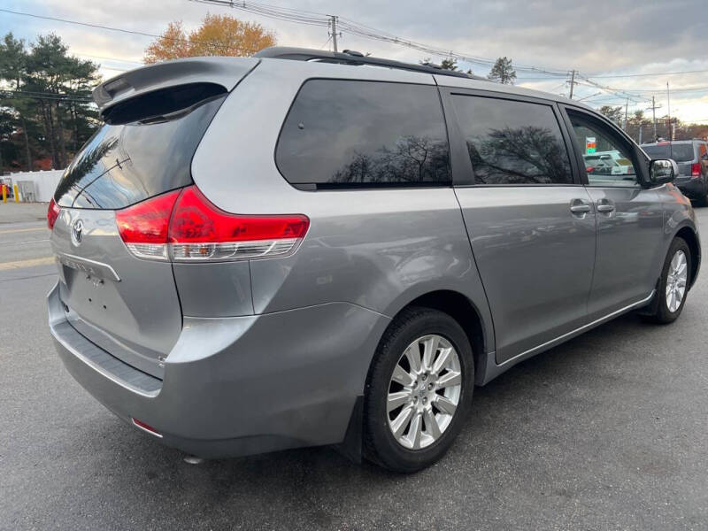 2013 Toyota Sienna LE 7-Passenger