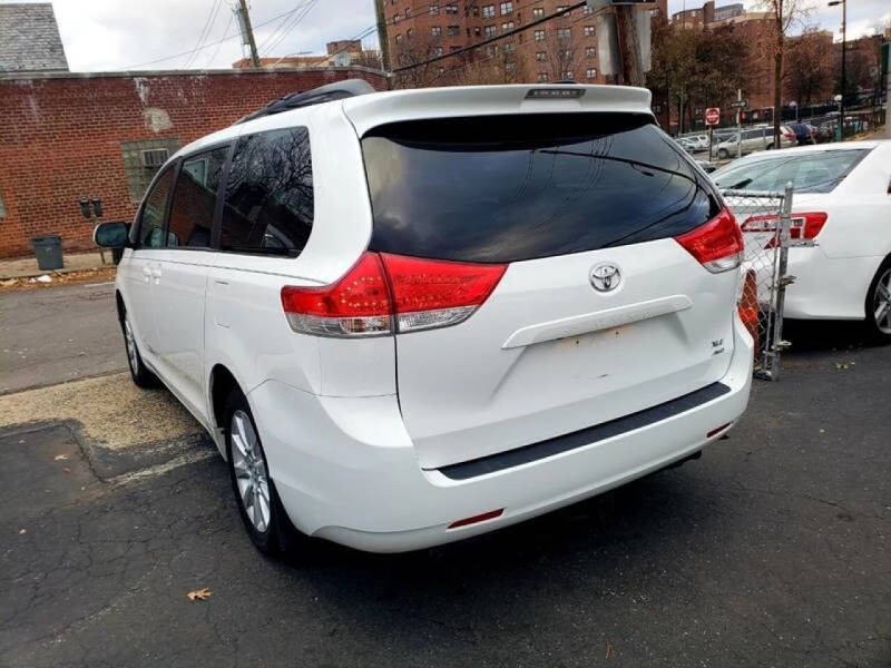 2013 Toyota Sienna XLE 7-Passenger